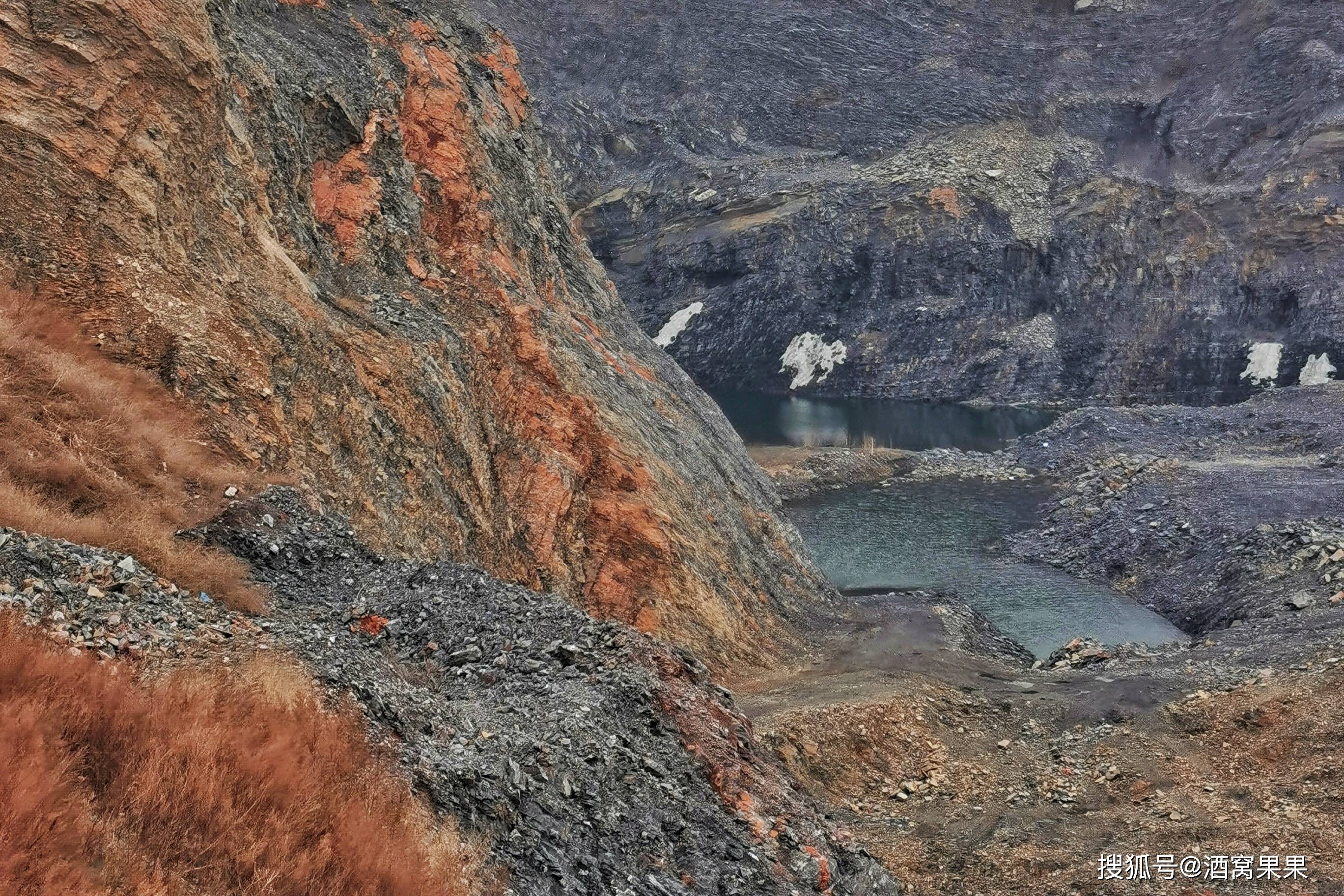 探秘大连天池,景色像极了火星,居然是百年矿坑遗址_石灰石