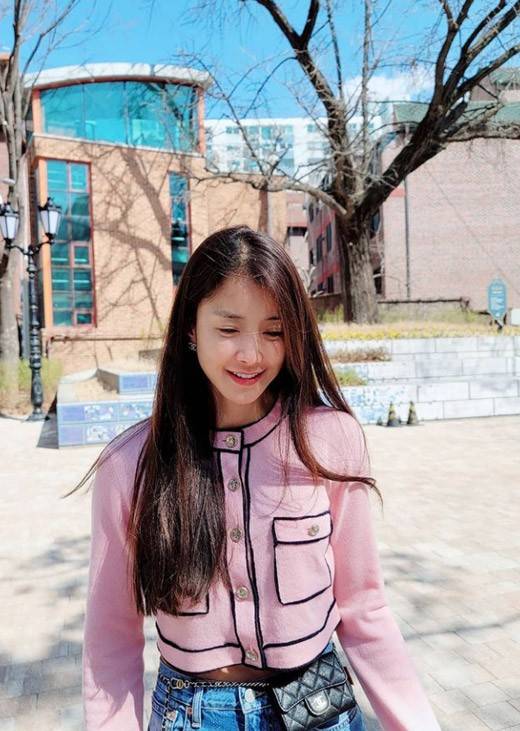 姐姐好嫩!韩国女演员李诗英晒生活照秀修长美腿