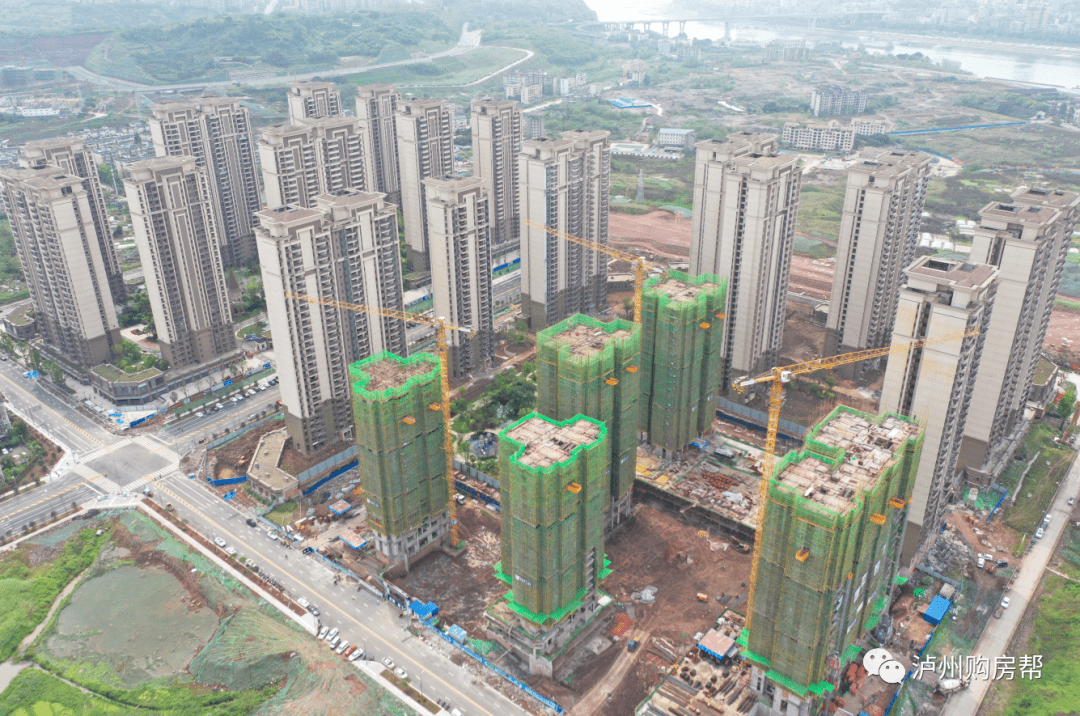 项目地址:泸州酒谷大道泸州七中高新区中学旁 江投·桂圆邻 项目均价
