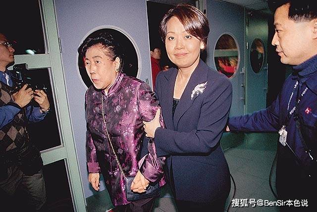 当时的林淑如就带着孩子定居在美国,郭台铭定期探望他们,按时给他们