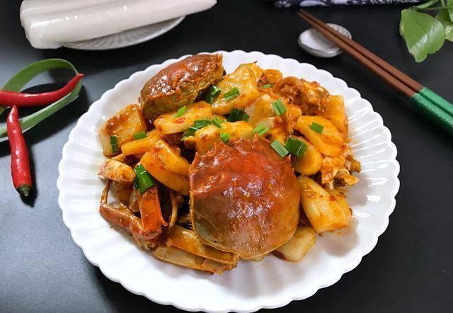 好吃到吮指的香辣蟹炒年糕,饭店卖58一份,在家做,成本