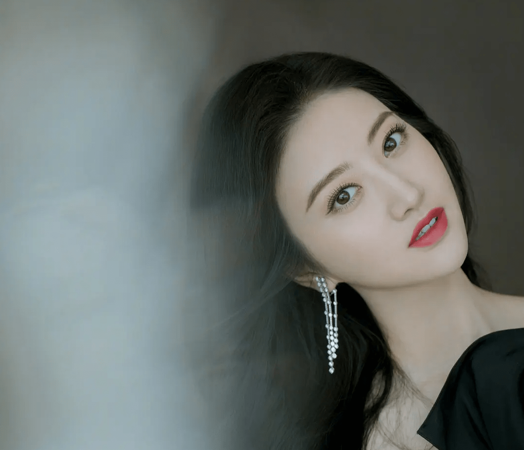 景甜根本不是浓颜系美女,她是标准的"正统大牡丹"长相