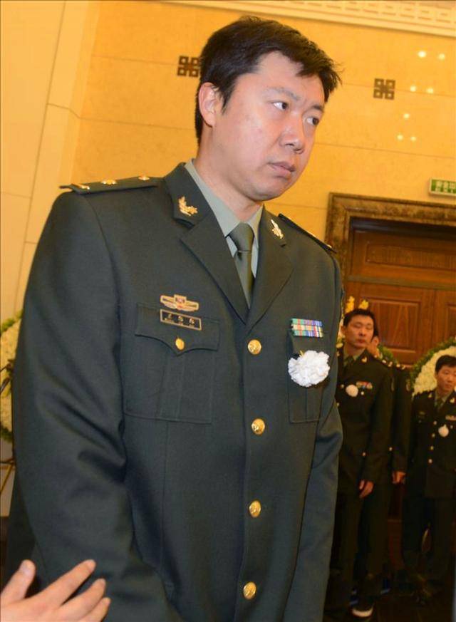 刘玉栋李楠两人是大校军衔,王治郅却只是中校,这是为何呢?