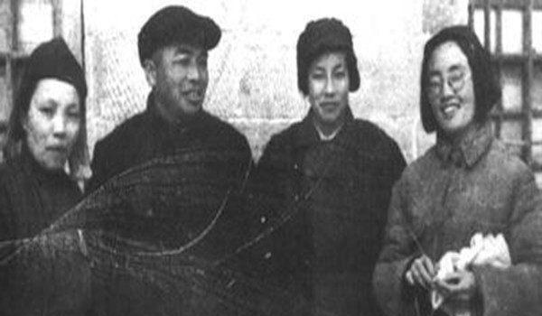 左权妻刘志兰:左权牺牲后改嫁,一生以左家媳妇自居,赡养其父母