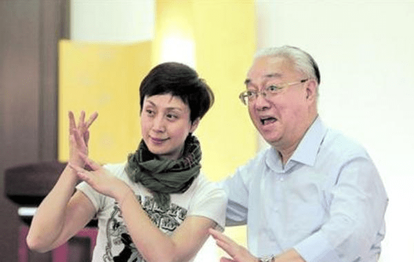 京剧之星史依弘:嫁给大自己18岁的李成儒,为事业结束5