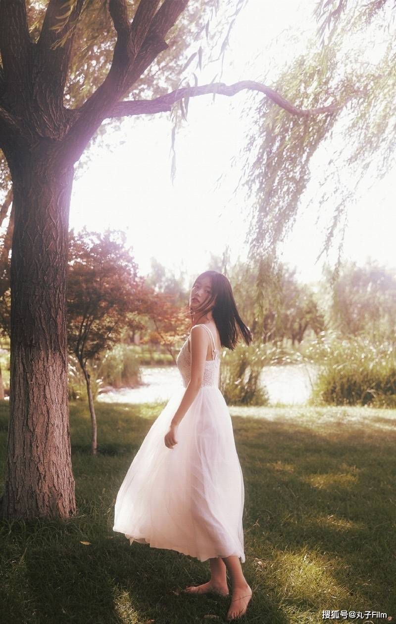 性感美女时尚写真:森系少女白裙飘飘,清新脱俗!