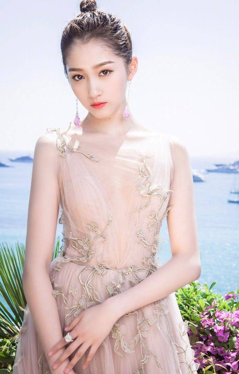关晓彤高清图集 2020国剧盛典青春号召力女演员