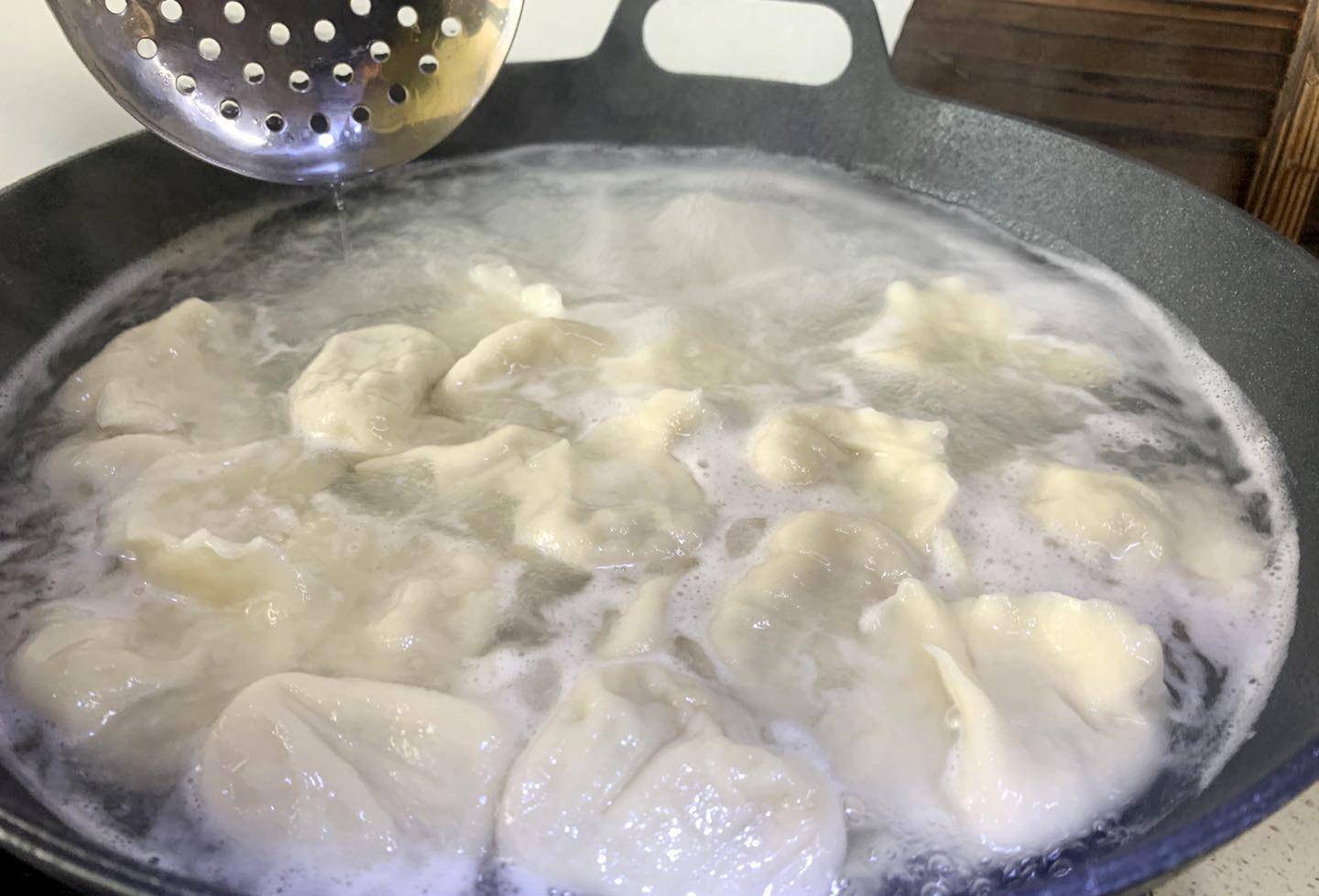 煮饺子冷水下锅还是开水下锅一次性解决煮饺子所有问题快收藏