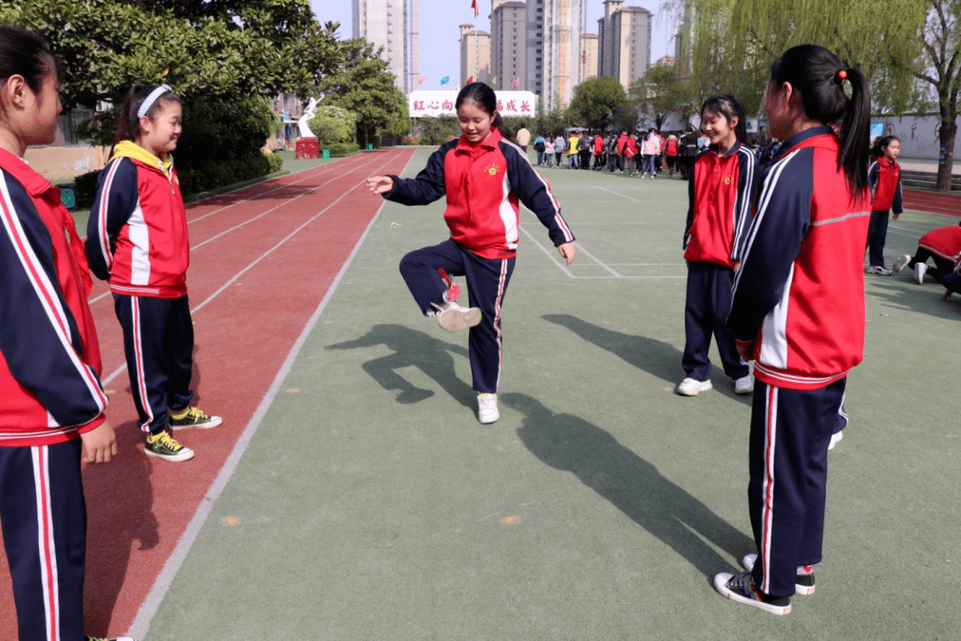 滕州市第四实验小学英才校区开展阳光大课间活动