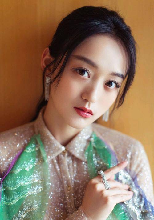 一个打游戏比演戏重要的女演员,不想演坏人,却一直都在演坏人