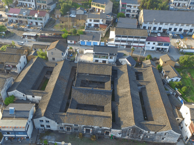 1/5绍兴市稽东镇风景毓秀,素有天然氧吧之称,而冢斜古村更是史蕴深厚