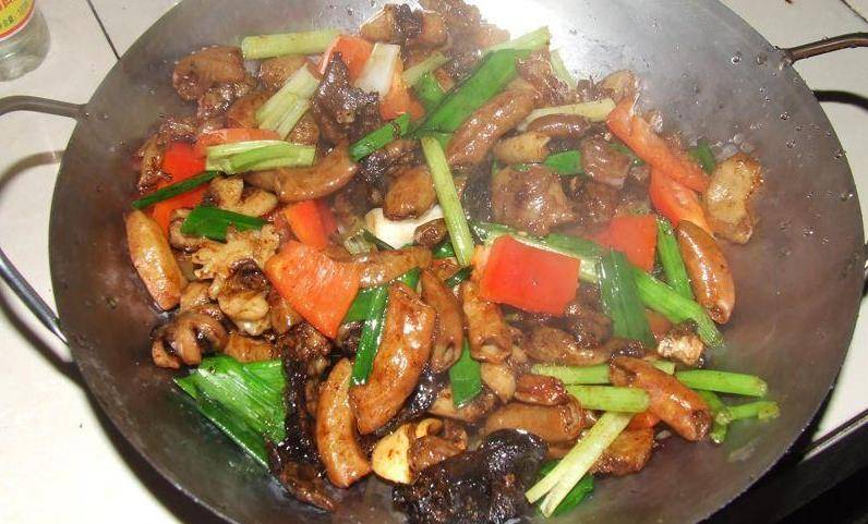 原创干锅猪杂家常做法,好友小聚总少不了这道菜,配饭下酒那叫一个香
