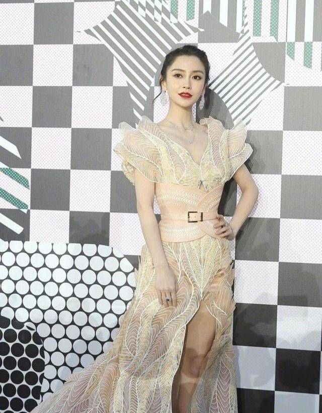 杨颖绝美礼服造型,穿网纹镂空鱼尾裙高贵又妩媚,尽显女神高颜值