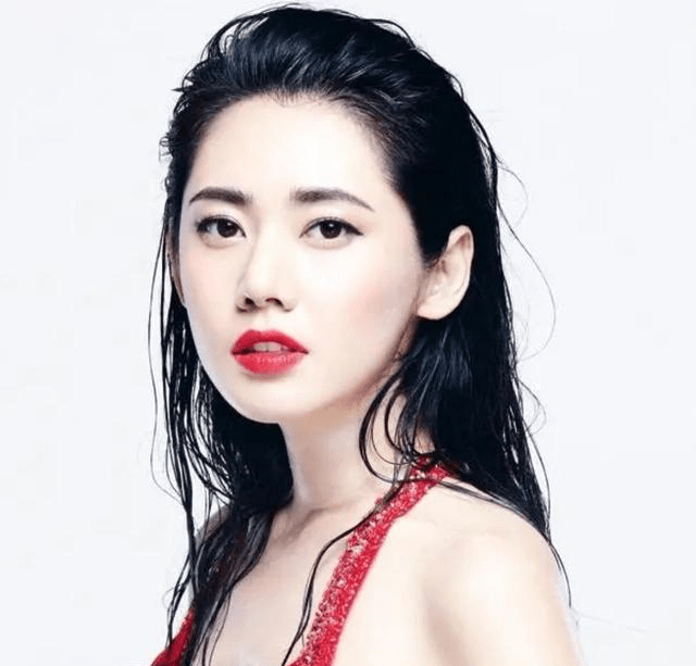 42岁秋瓷炫,韩国女神长得真美,容颜姣好身材火辣