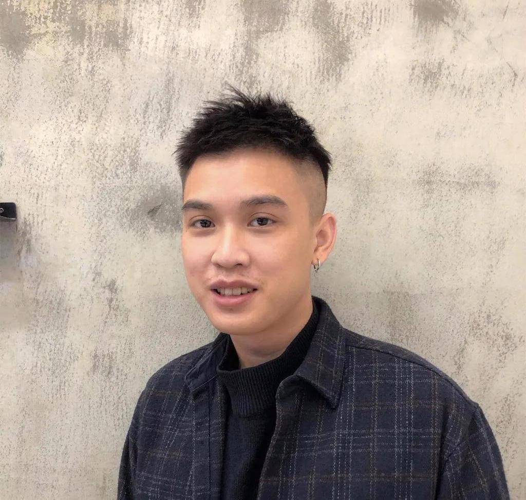 2021年流行发型男学生,14岁男学生帅气寸头 原创初夏男生发型也别瞎剪,2021年当下流行的男生发型图鉴参考!