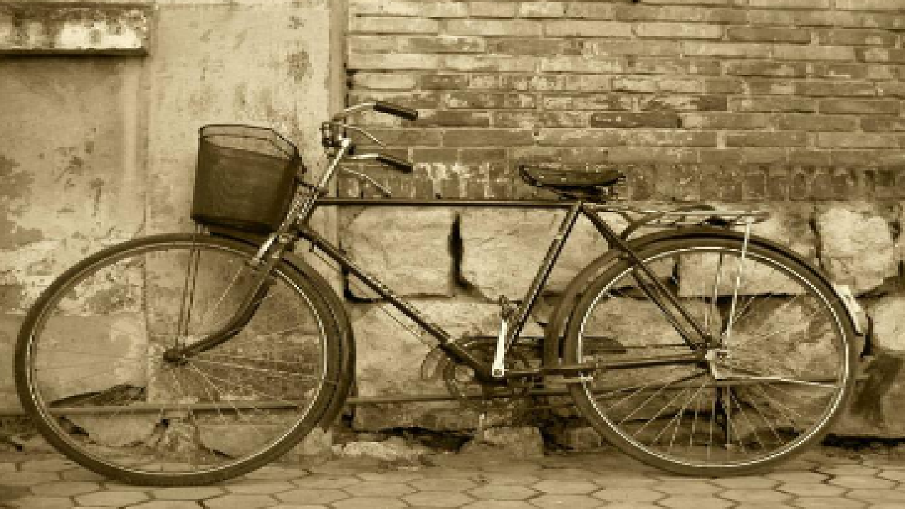 原创80年代,一辆凤凰牌自行车多少钱?多长时间能买得起?