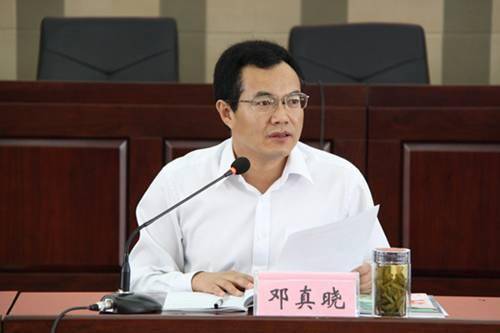 4月17日上午,临泉县召开全县领导干部大会,市委组织部常务副部长潘典