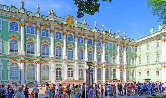 俄罗斯圣彼得堡冬宫,建筑美如童话世界,成市民休闲娱乐"天堂"