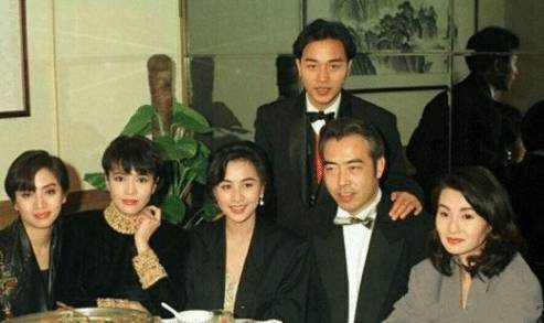前段时间网上流传了很多陈凯歌年轻时候的照片,一时之间引起了热议