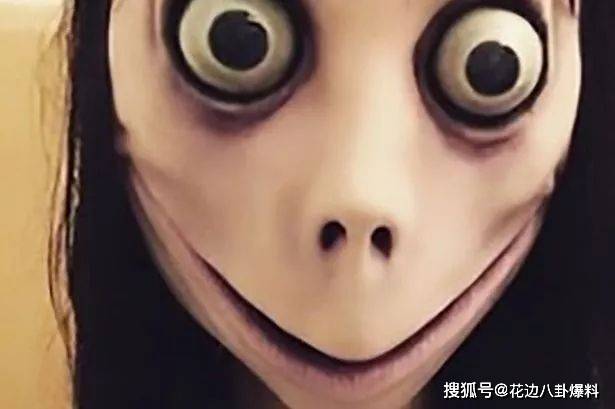 而接下来,诡异的事情发生了,天花板被射穿的地方竟然扑簌簌裂开了,紧