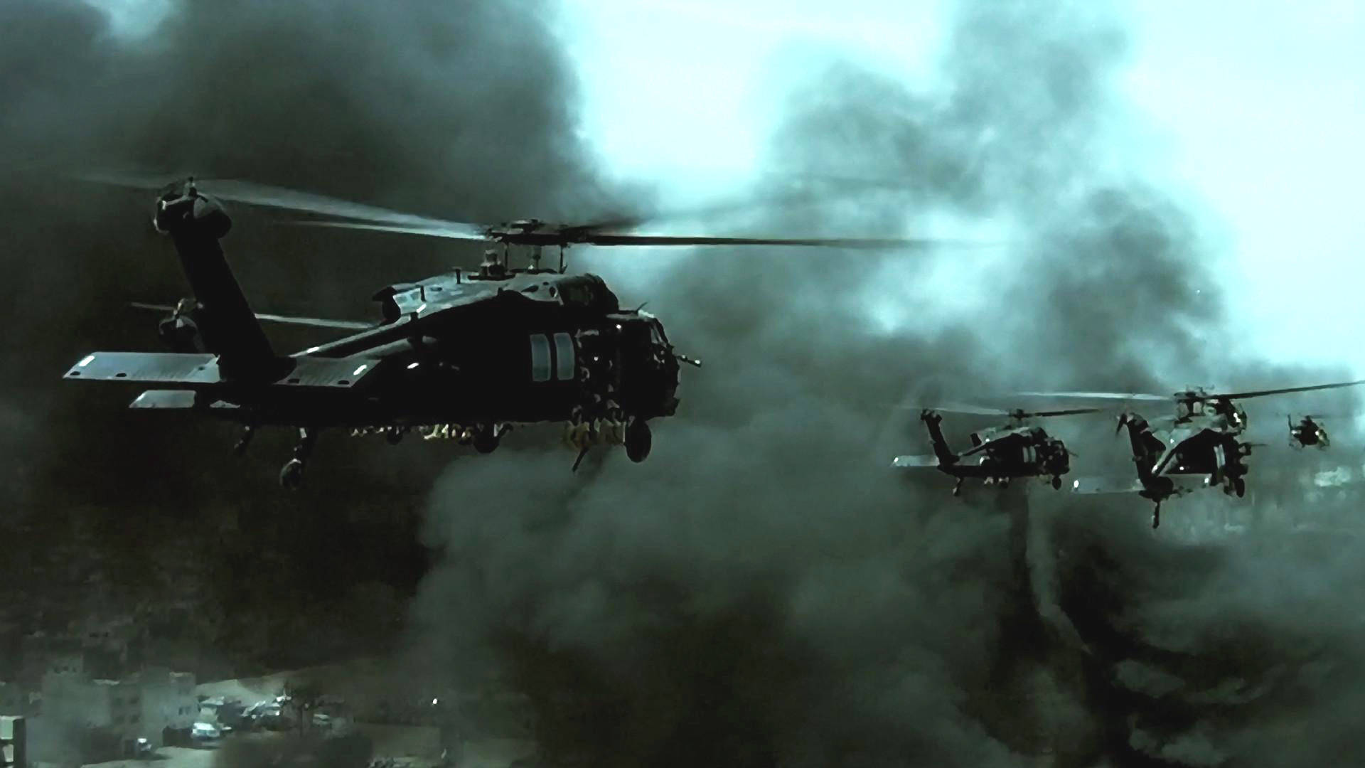 原创黑鹰坠落特种兵坐在直升机的两侧真的不怕掉下来吗