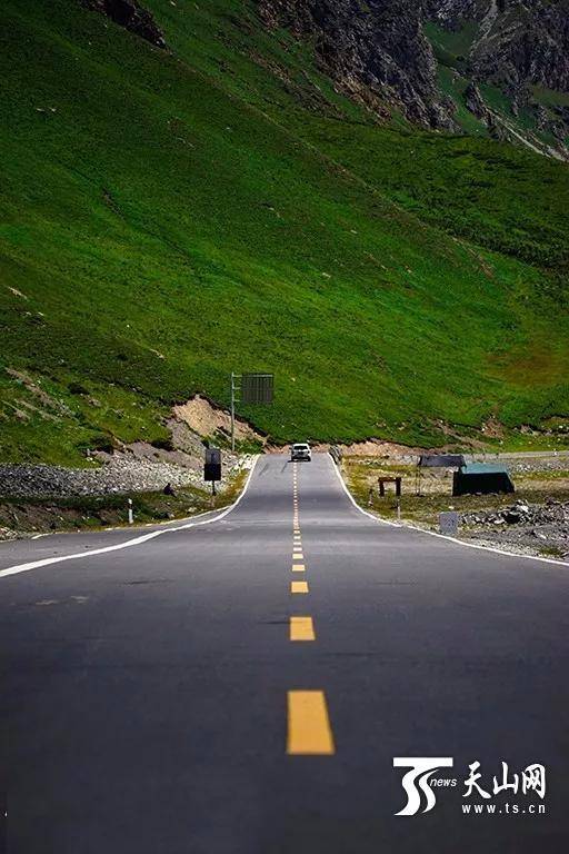 独库公路沿线风景(资料图片).来源:天山网