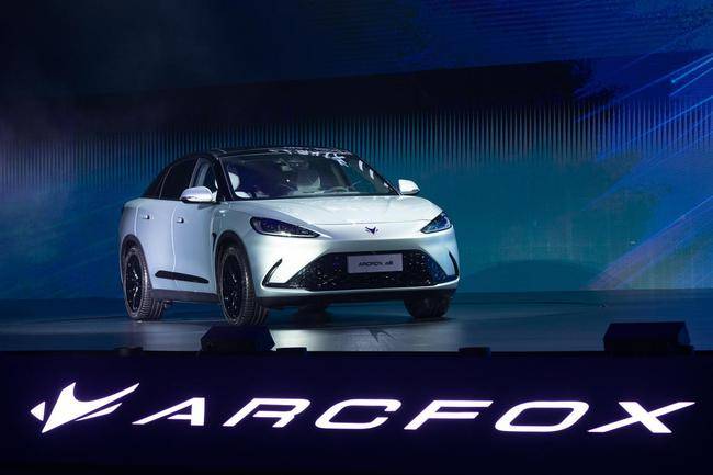 新一代智能豪华纯电轿车——arcfox极狐阿尔法s上市 售价25.