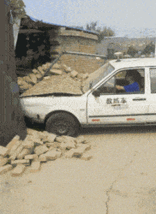 搞笑gif:我一本正经的工作却被你撩了,这一下太突然了