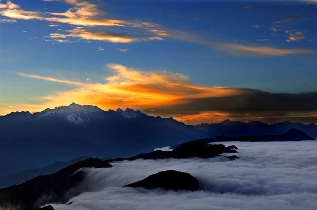 有人总结出牛背山风景有六绝,云海,日出,夕照,雪山,佛光,星空,除此