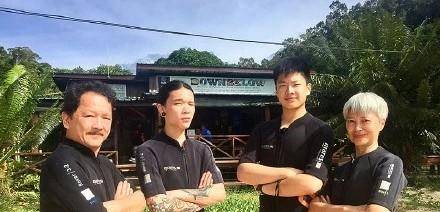 廖启智葬礼举行,妻子陈敏儿携俩儿子现身,送别丈夫最后一程