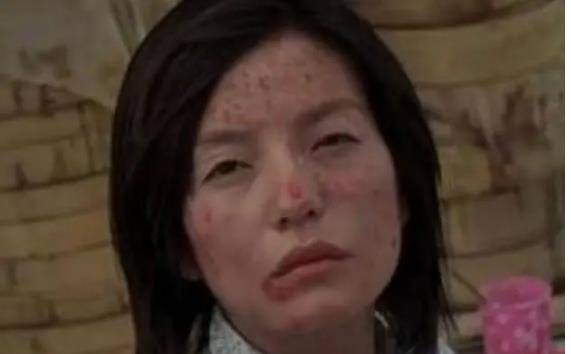 星爷电影中的"丑女",现实中却是十足的大美女,龅牙珍反差最大