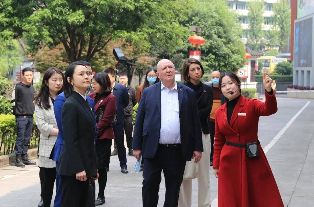 "泸州白酒味道很好!"智利驻华大使施密特参观考察1573国宝窖池群