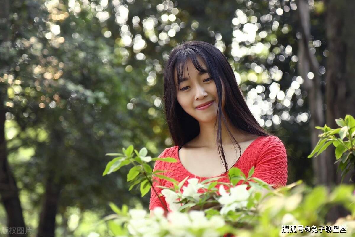 天生丽质,人见人爱,这些生肖女漂亮又机灵,人缘好,婉约可人