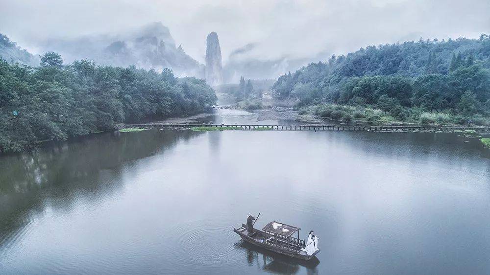 如程上新:国家5a级仙都风景区内;太湖西山岛景区内,占地千平的花海美