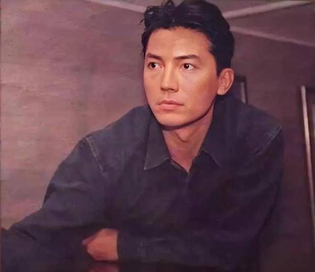 "亚洲第一美男"尊龙,如今谁还记得?_香港