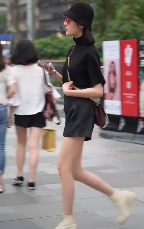 原创女生别穿白色短袖了穿这款黑桃装配帽子气场全开a爆了