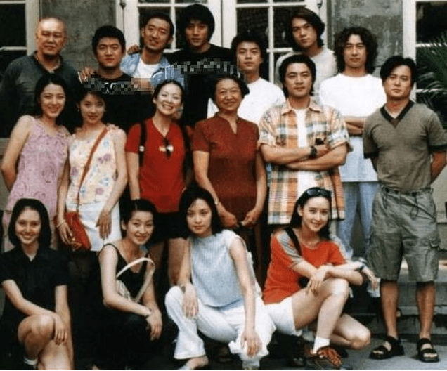 1996年,顺利考入中戏,成为大名鼎鼎的"明星班"中的一员: 章子怡,袁泉