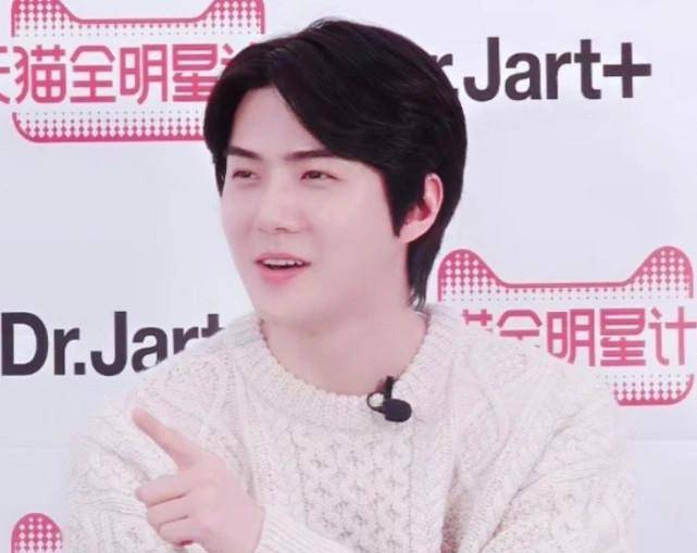吴世勋现身活动,近照胖成国字脸,exo第一美男就此下神坛?
