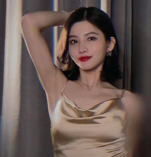 万小七热度已超越郝一点?连娱乐圈的小明星,都来蹭她的热度