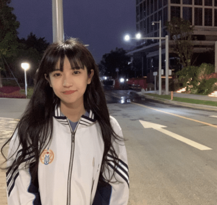 原创初中到大学班花对比图走红初中稚嫩可爱大学惊艳全场