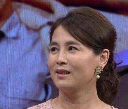 惨遭劈腿离婚,如今48岁依旧美艳动人_赵明明