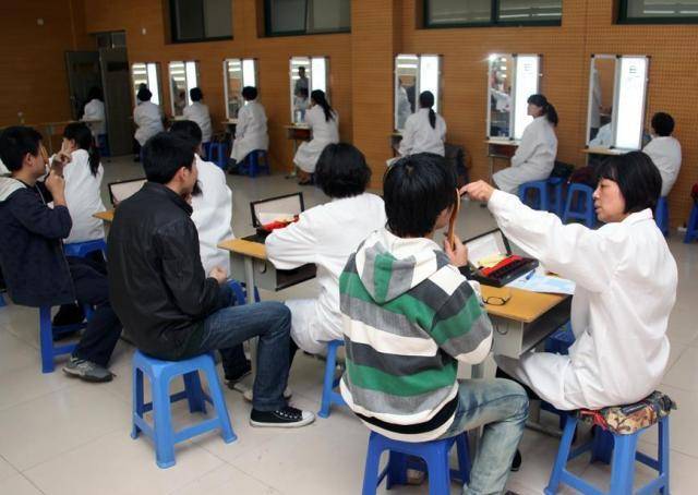 原创大学体检需要脱衣服吗?女生会不会很尴尬?大学生应提前做好准备
