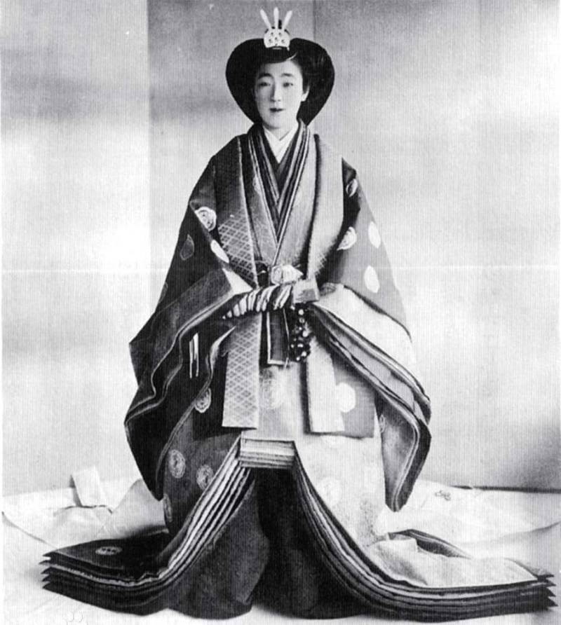原创日本最长寿的皇后,和丈夫相爱65年活到97岁,把儿媳逼成精神病