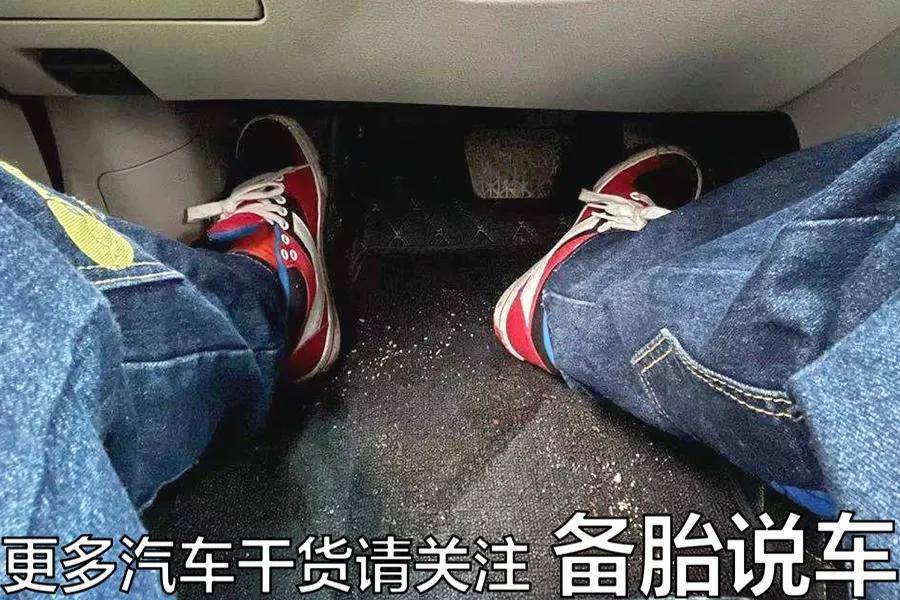 不踩油门的时候,脚放哪里比较好_搜狐汽车_搜狐网