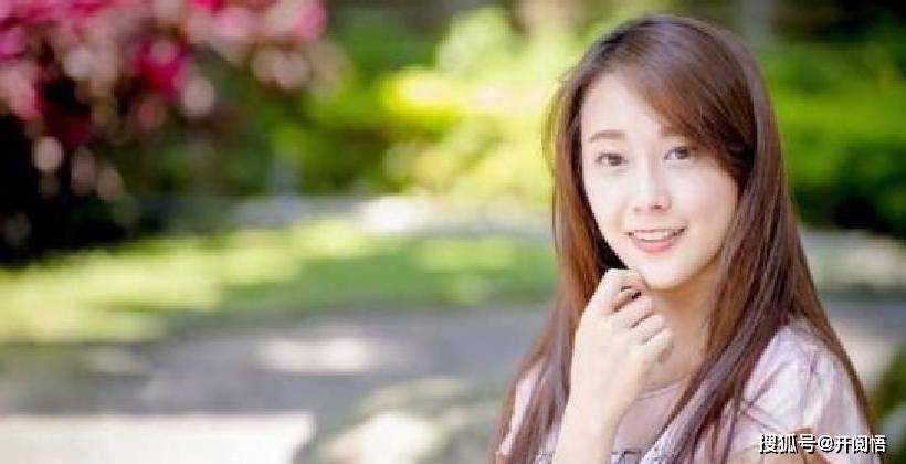 原创想让男人宠你",女人就要学会撒娇,别不好意思