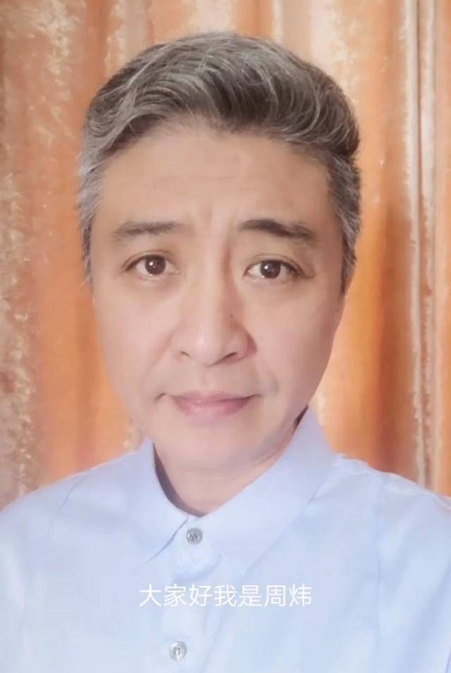 45岁周炜晒近况,满头白发认不出,与妻子实为夫妻却像"