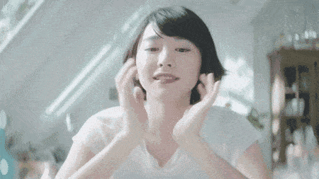 托腮这个动作,本身就 伴有耸肩,脖子前伸,驼背弯腰,含胸等多种不良