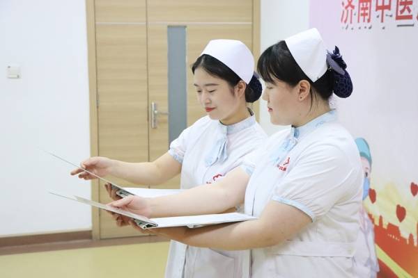 护理礼仪是职业礼仪,是护理工作者在进行医疗护理工作和健康服务过程