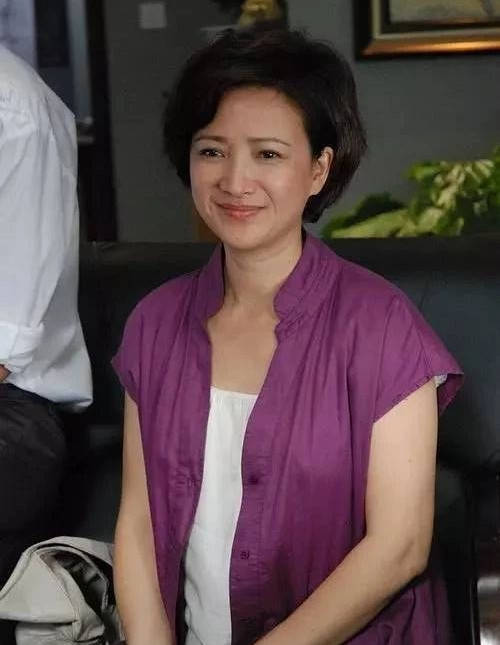 为嫁许亚军背负骂名的何晴,为何患病后陪伴的却是廖京生?