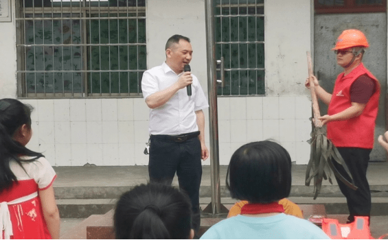 我为群众办实事衡阳县洪市镇安全宣传进校园党史教育话平安